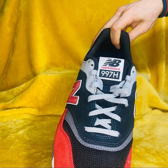 New balance 997h
Red navy blue - Picture 3 of 4